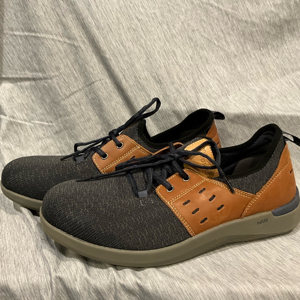 Rockport truFLEX® Work Men's Blue and Tan Two Eye Tie Work Sneaker (NWOT)